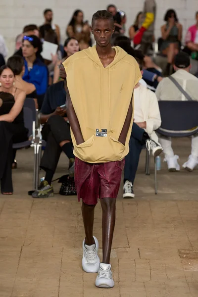 Look 29